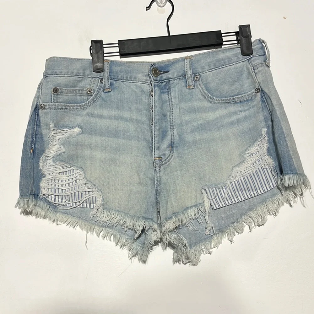 American Eagle Vintage Hi-Rise Festival Light Wash Distressed Denim Shorts 8